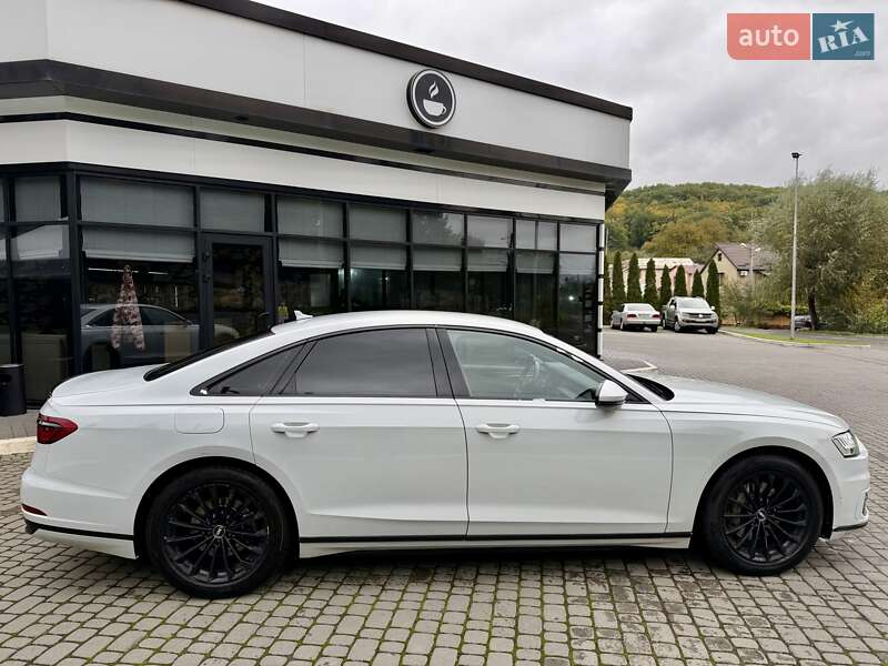 Седан Audi A8 2018 в Львове
