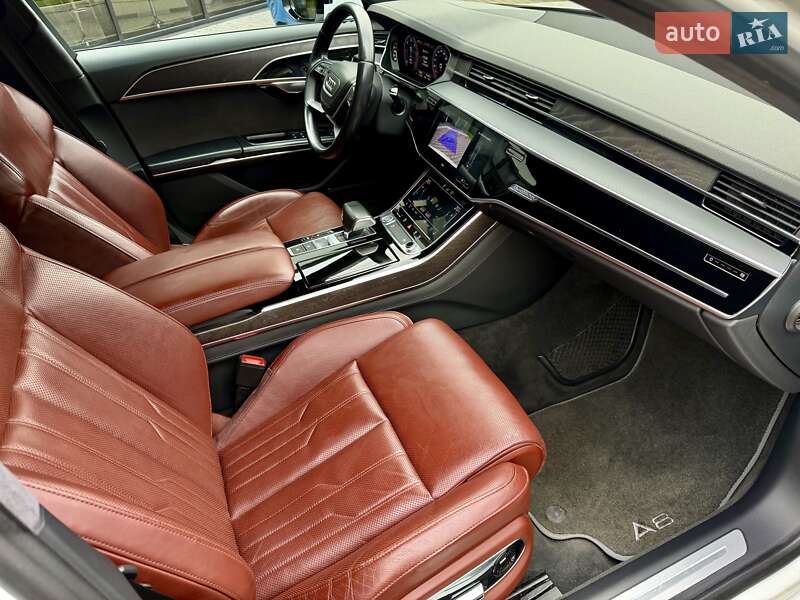 Седан Audi A8 2018 в Львове