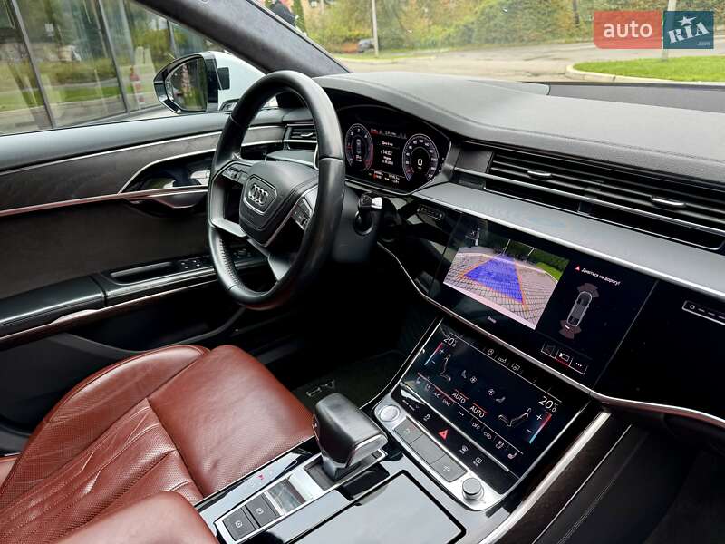 Седан Audi A8 2018 в Львове