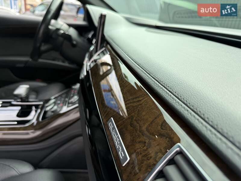 Седан Audi A8 2017 в Вінниці