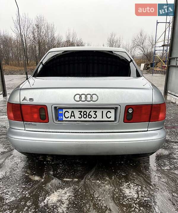 Седан Audi A8 1996 в Днепре