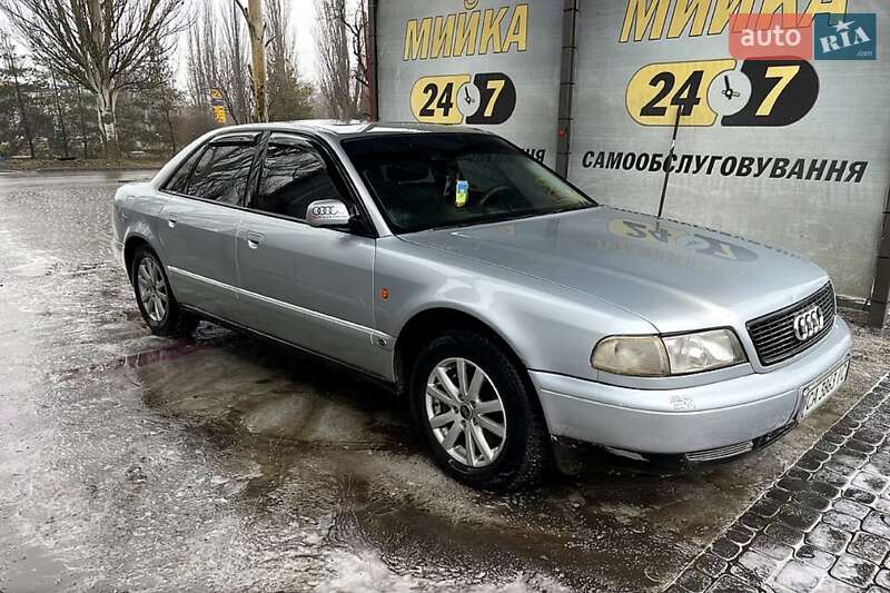 Седан Audi A8 1996 в Днепре