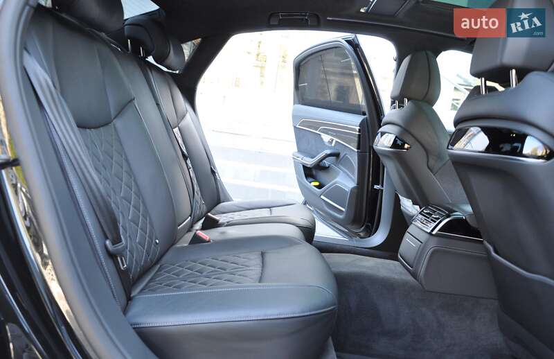 Седан Audi A8 2023 в Одессе