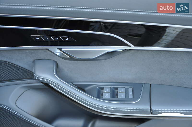 Седан Audi A8 2023 в Одессе