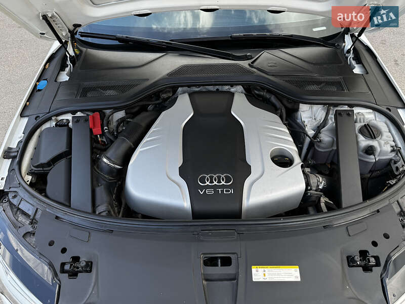 Седан Audi A8 2014 в Запорожье