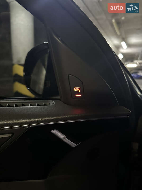 Седан Audi A8 2017 в Києві