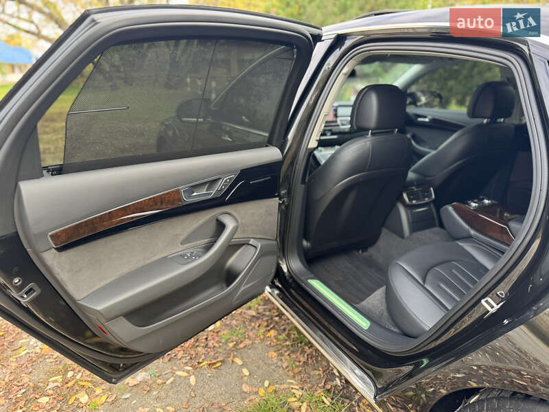 Седан Audi A8 2017 в Харькове