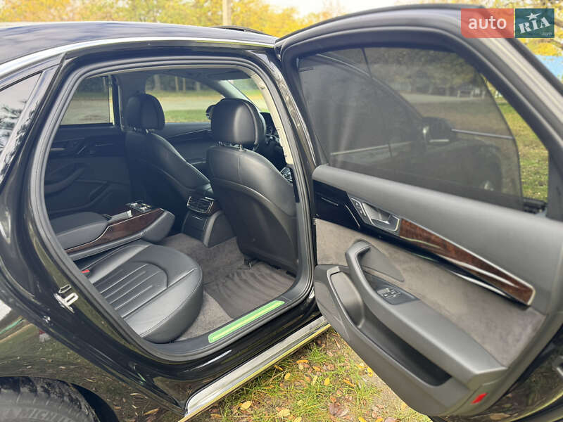 Седан Audi A8 2017 в Харькове