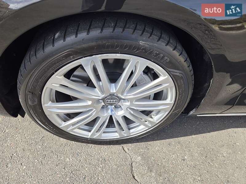 Седан Audi A8 2013 в Одессе
