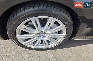 Седан Audi A8 2013 в 