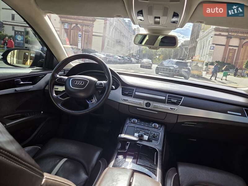 Седан Audi A8 2013 в Одессе