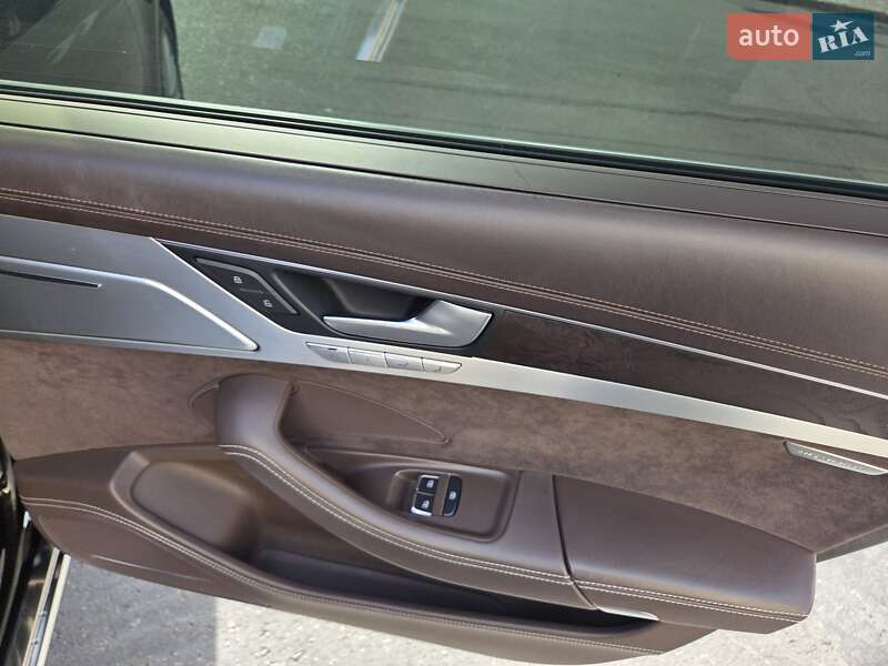 Седан Audi A8 2013 в Одессе