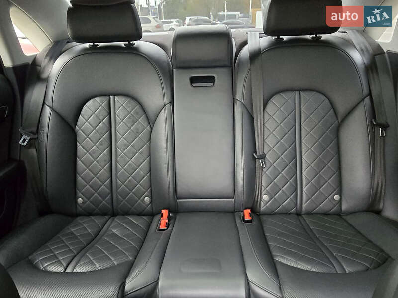 Седан Audi A8 2017 в Киеве