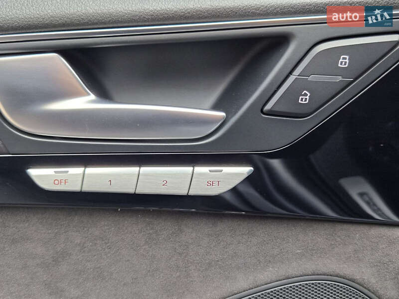 Седан Audi A8 2017 в Киеве