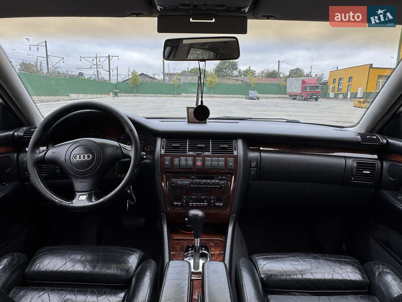 Седан Audi A8 1994 в Одессе