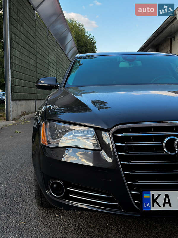 Седан Audi A8 2014 в Мукачево