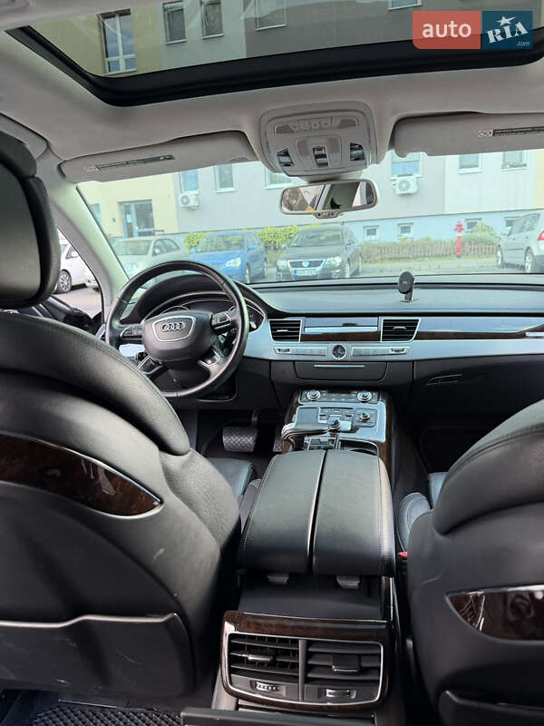Седан Audi A8 2014 в Мукачево