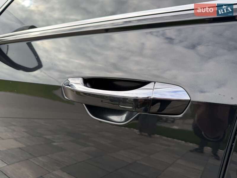Седан Audi A8 2018 в Ровно
