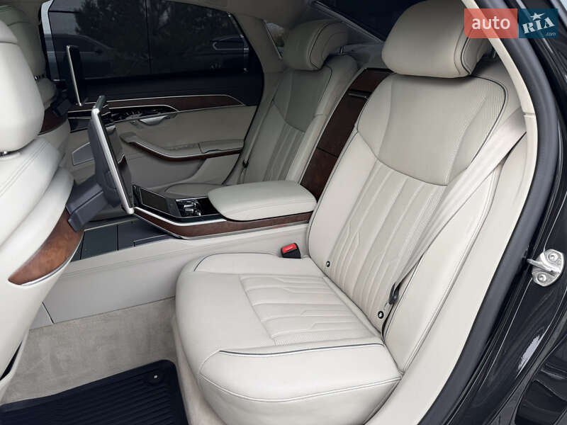 Седан Audi A8 2018 в Ровно
