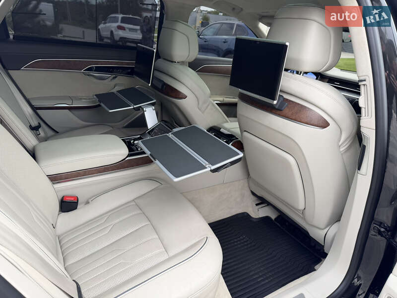 Седан Audi A8 2018 в Ровно