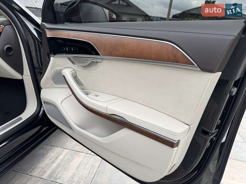 Седан Audi A8 2018 в Ровно
