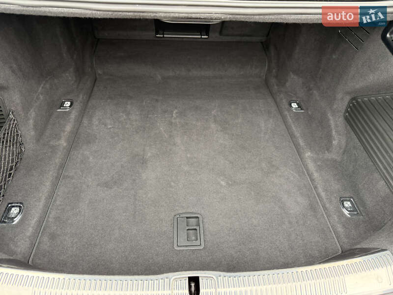 Седан Audi A8 2018 в Ровно