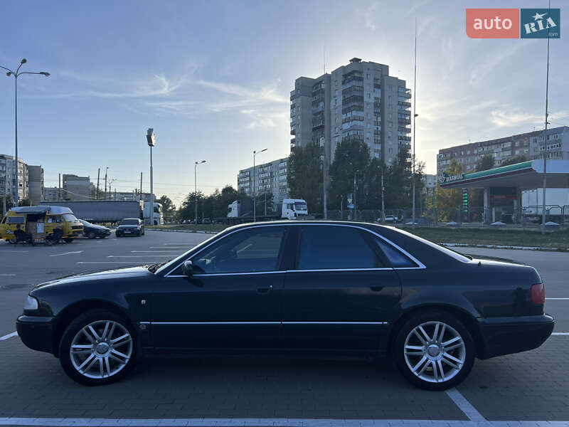 Седан Audi A8 1995 в Києві