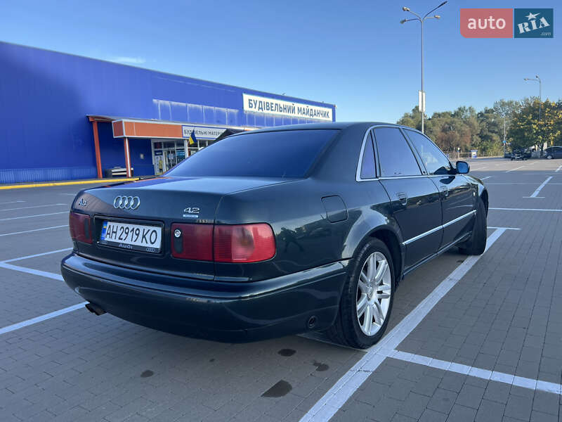 Седан Audi A8 1995 в Києві