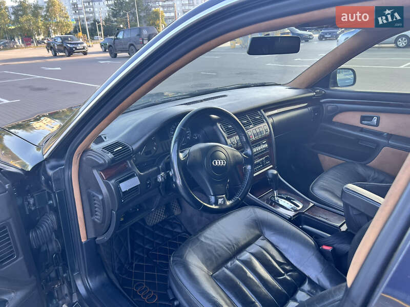 Седан Audi A8 1995 в Києві