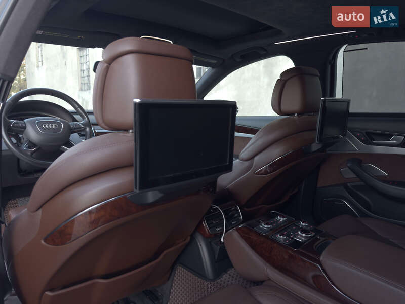 Седан Audi A8 2012 в Черновцах