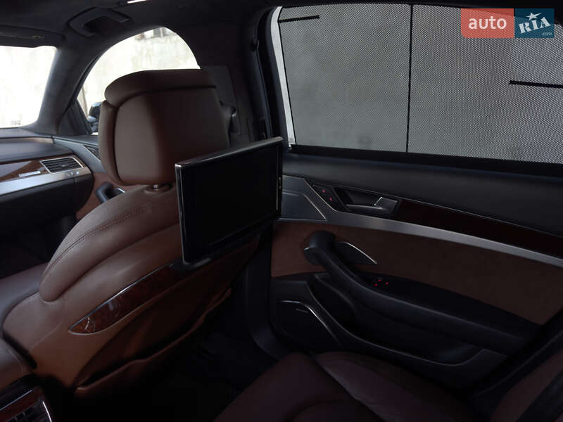 Седан Audi A8 2012 в Черновцах