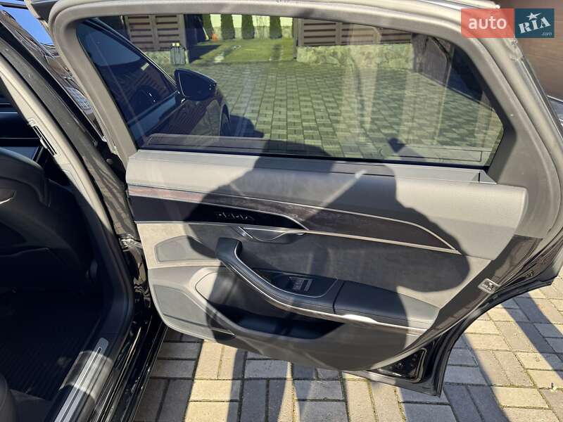 Седан Audi A8 2021 в Львове