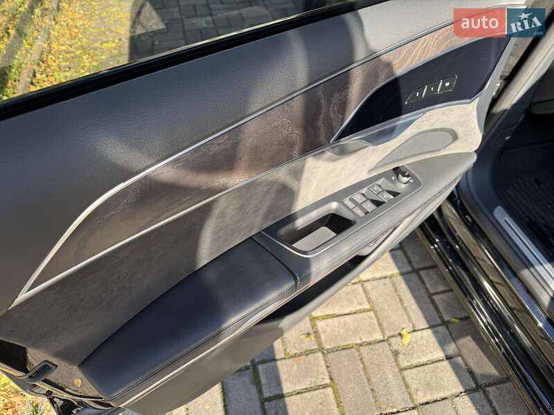 Седан Audi A8 2021 в Львове