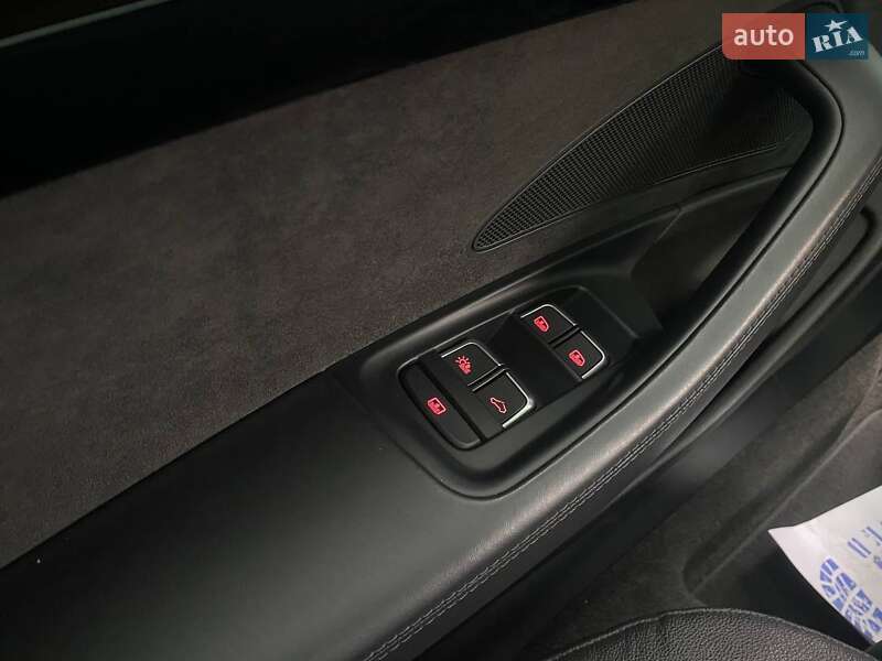 Седан Audi A8 2017 в Вінниці
