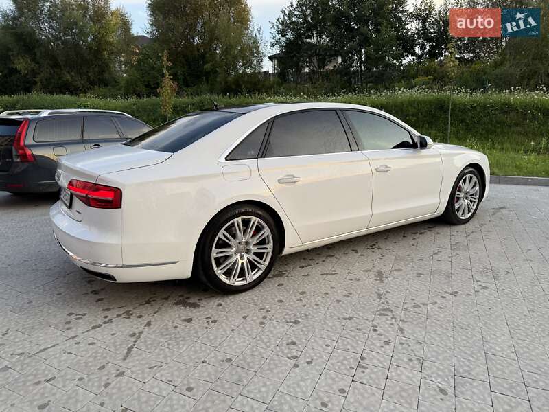 Седан Audi A8 2015 в Львове