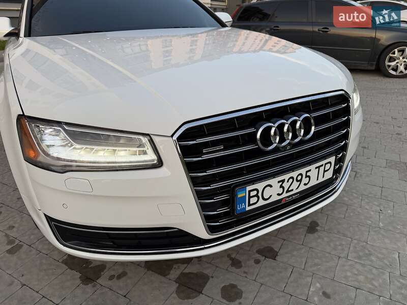 Седан Audi A8 2015 в Львове