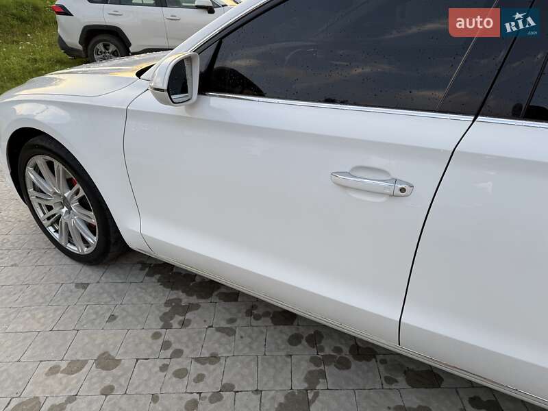 Седан Audi A8 2015 в Львове