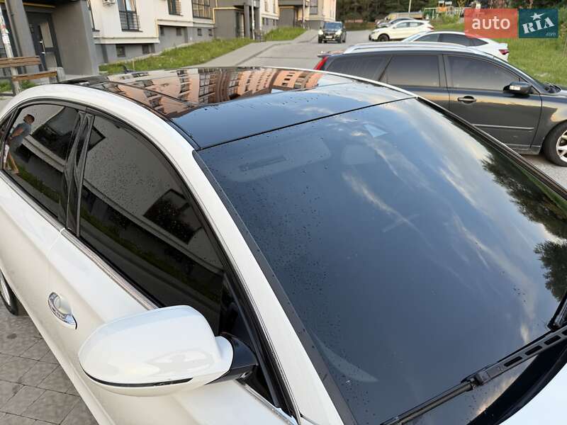 Седан Audi A8 2015 в Львове