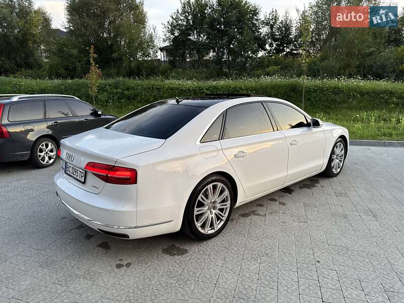Седан Audi A8 2015 в Львове