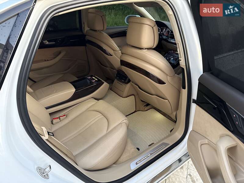 Седан Audi A8 2015 в Львове