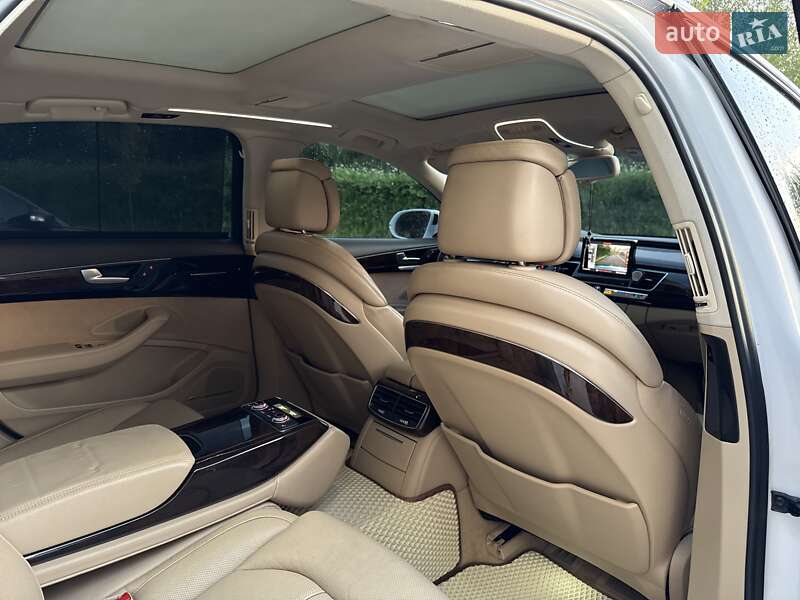 Седан Audi A8 2015 в Львове