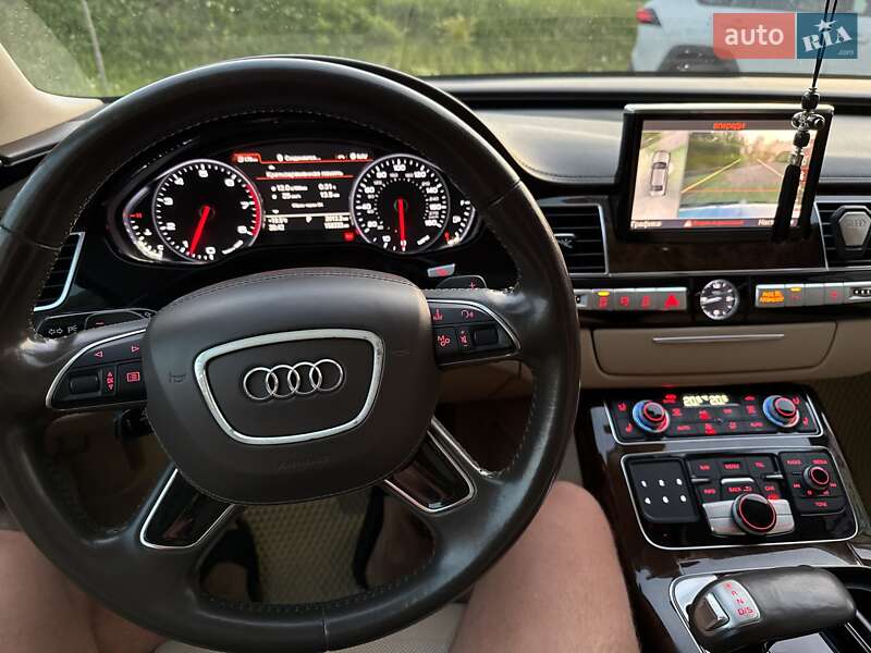 Седан Audi A8 2015 в Львове
