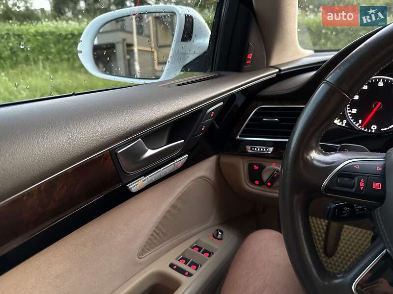 Седан Audi A8 2015 в Львове