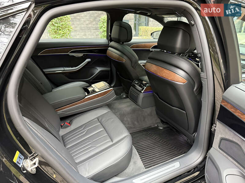 Седан Audi A8 2021 в Києві