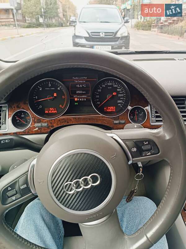 Седан Audi A8 2003 в Буче