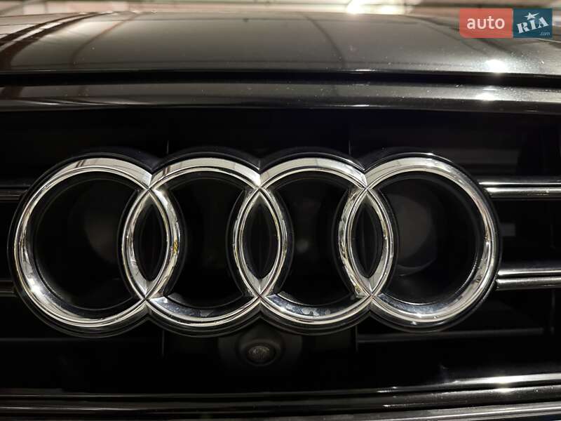 Седан Audi A8 2021 в Києві