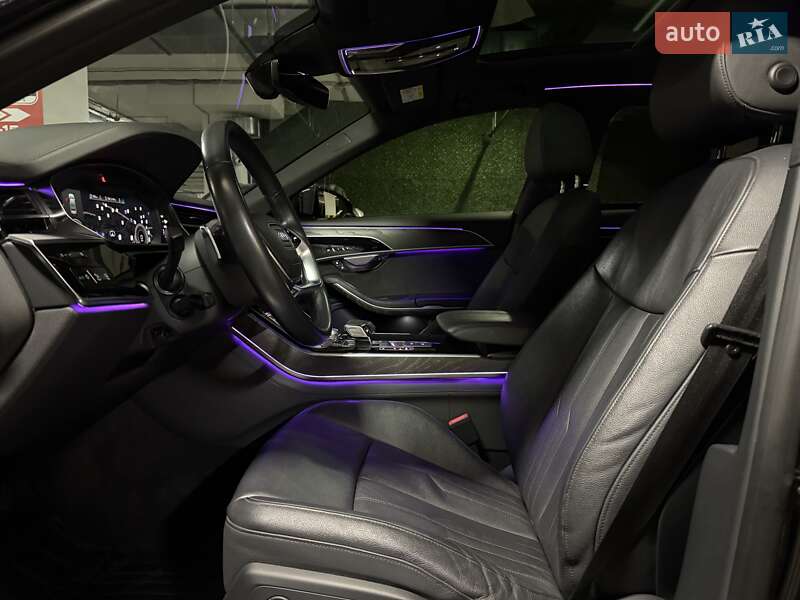 Седан Audi A8 2021 в Києві