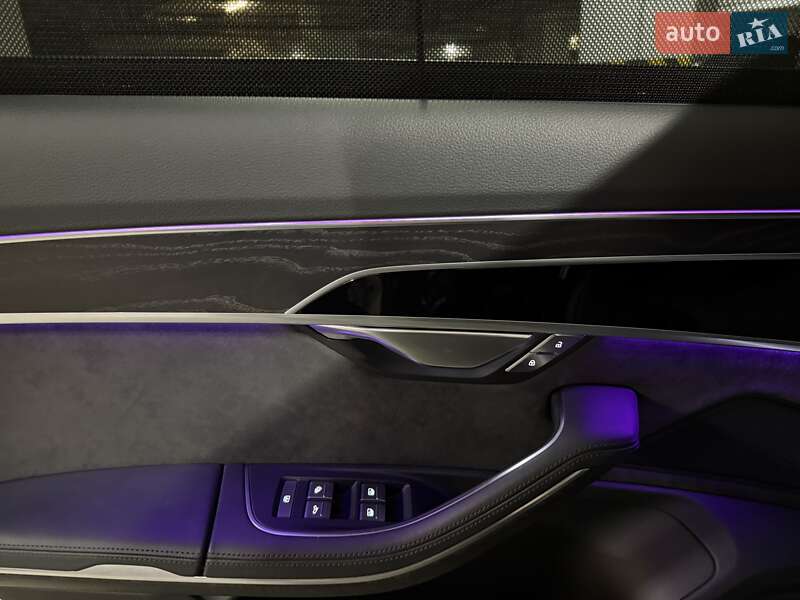 Седан Audi A8 2021 в Києві