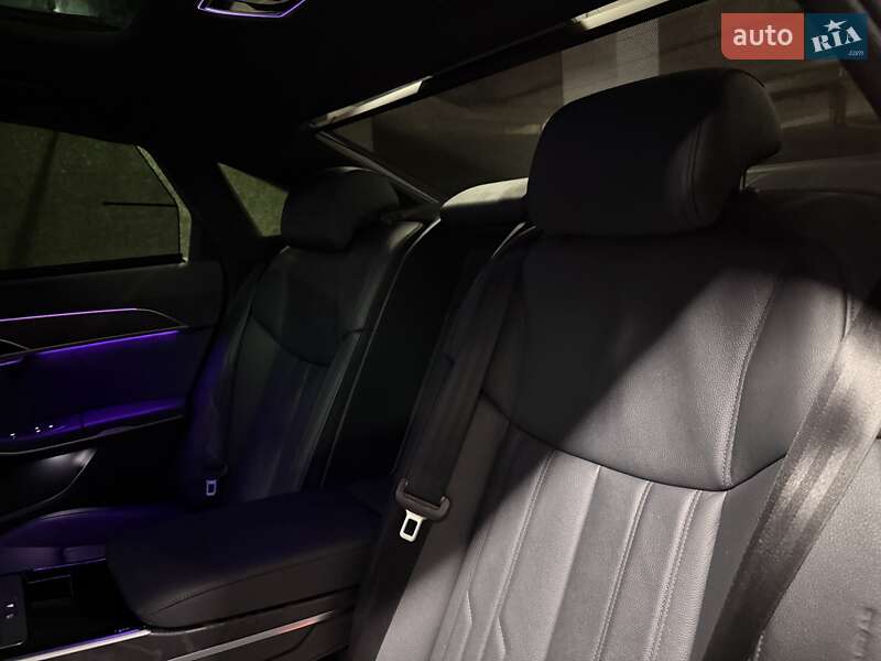 Седан Audi A8 2021 в Києві