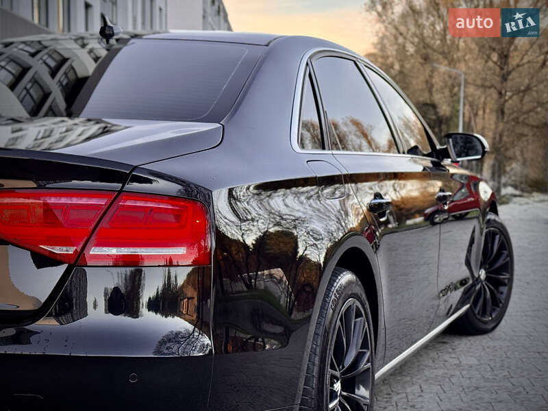 Седан Audi A8 2013 в Львове